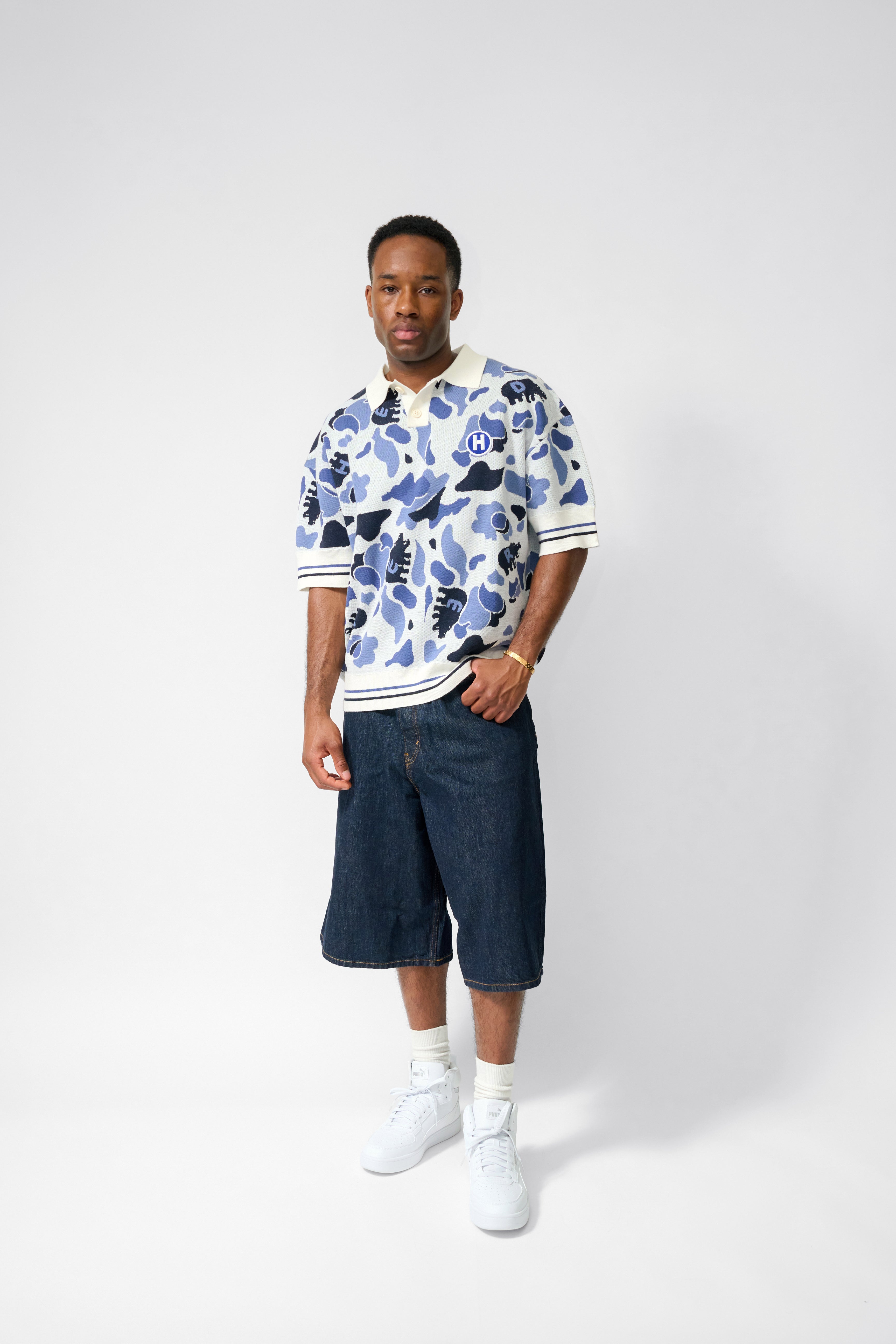 CAMOUFLAGE EMBROIDERED KNITTED POLO [BLUE]