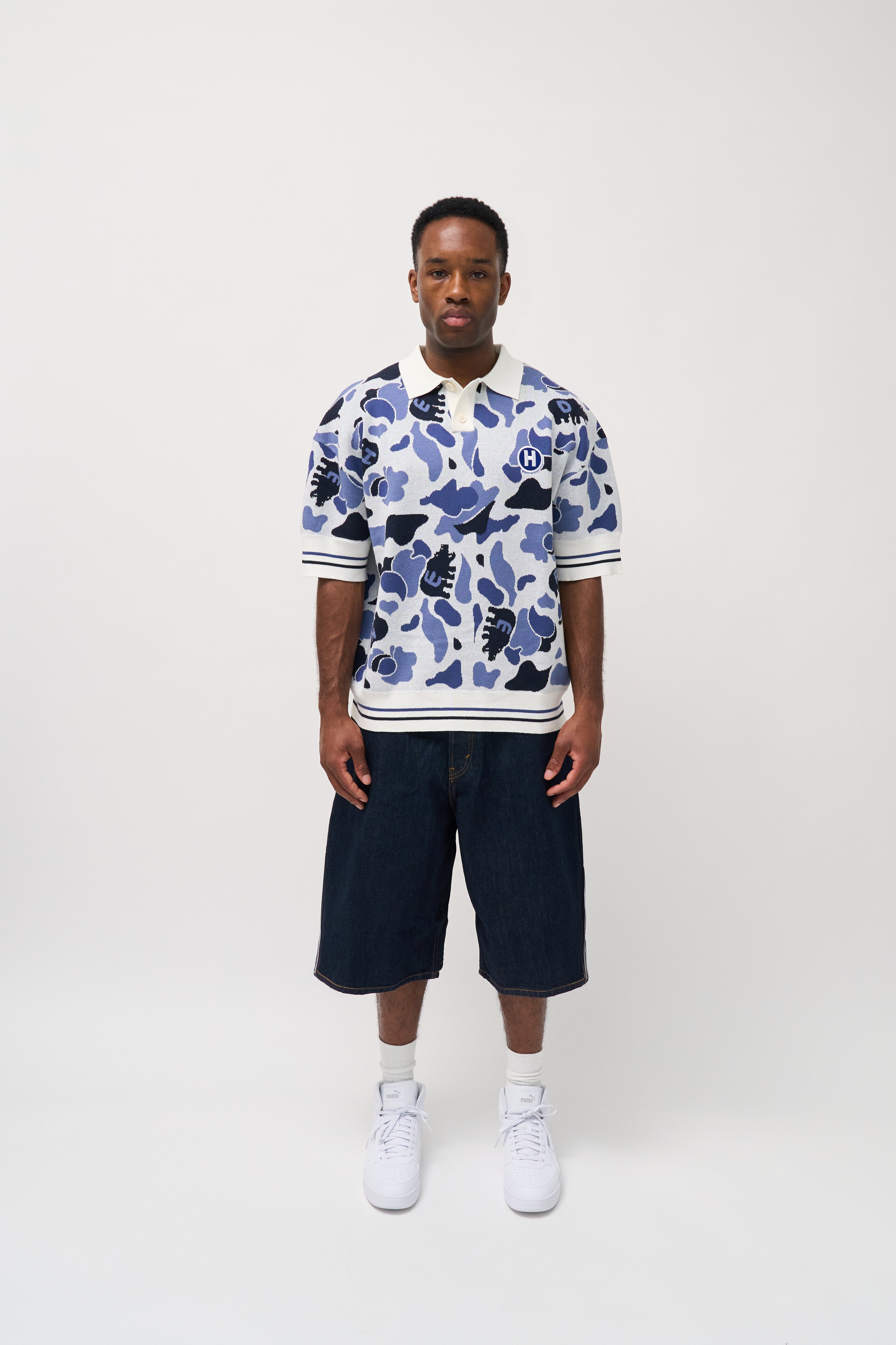 CAMOUFLAGE EMBROIDERED KNITTED POLO [BLUE]